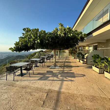 Szálloda E Diellit Kaninë