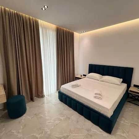 Hotel E Diellit 4*
