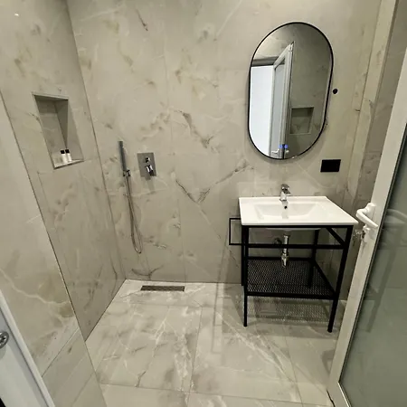 Szálloda E Diellit 4*