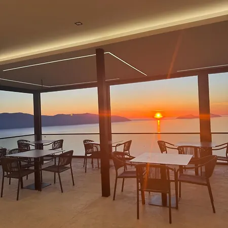 E Diellit Hotel