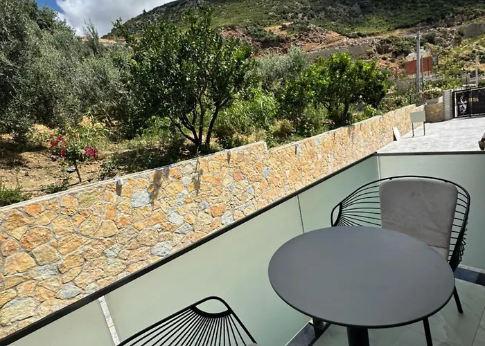 호텔 E Diellit Kanine