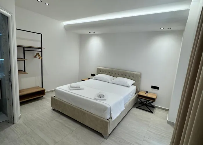 호텔 E Diellit Kanine