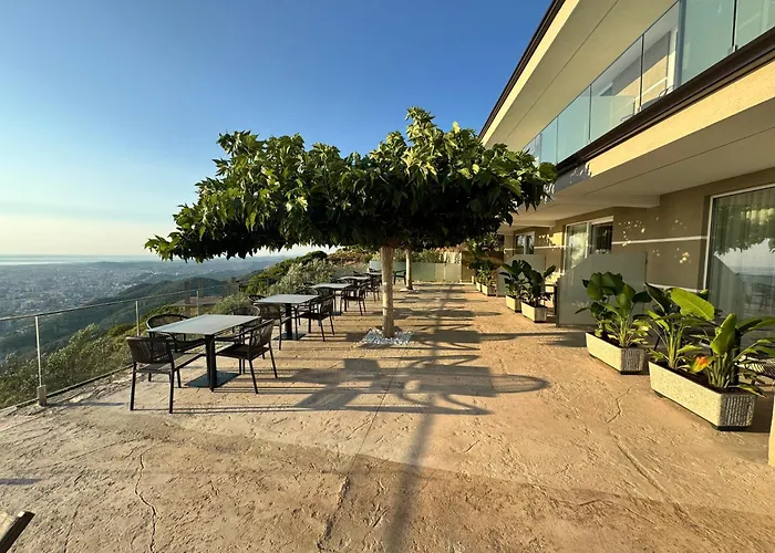 호텔 E Diellit Kanine