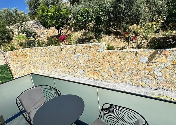 E Diellit 호텔 Kanine