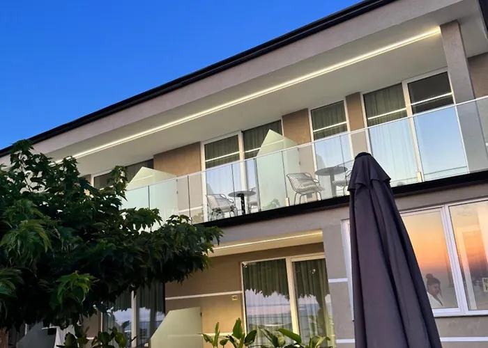 E Diellit 호텔 Kanine