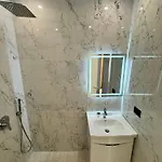 E Diellit Hotel