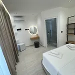 Hotel E Diellit 4*
