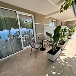 E Diellit Hotel