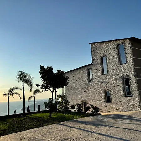 E Diellit Hotel 4*