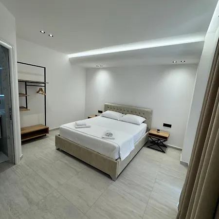 Hotel E Diellit Kanine