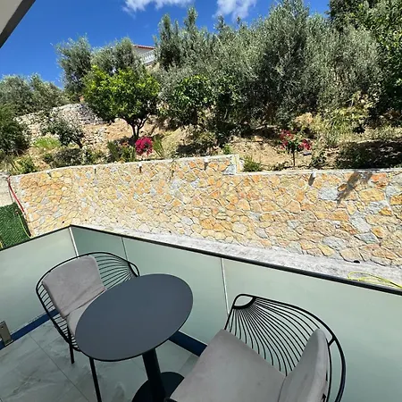 E Diellit Hotel Kanine