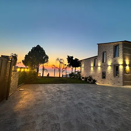 Hotel E Diellit